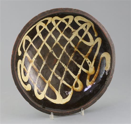 An English slipware circular baking dish, 18th / 19th century, Diam.30cm